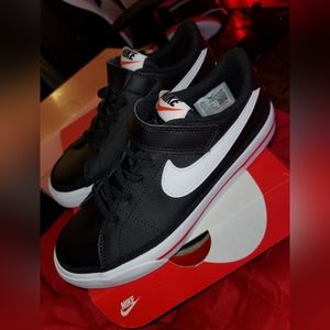 Nike Court Legacy size 2.5 Y
